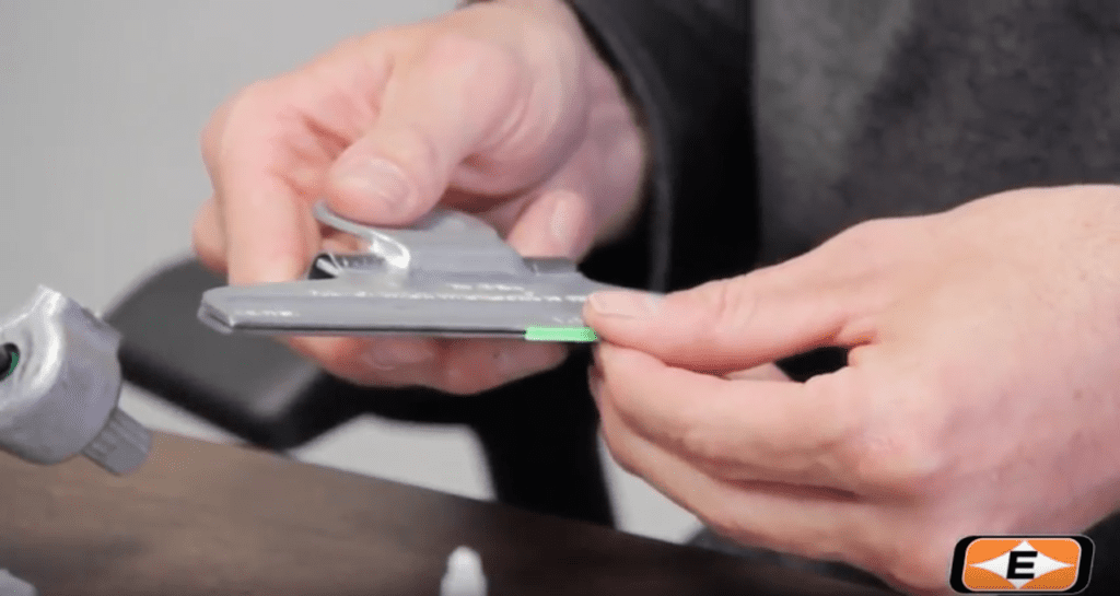 How to Fletch arrows using the Easton Quick Bond Vane Primer Pen ...